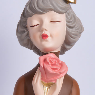 Fashion Girl Resin Statue