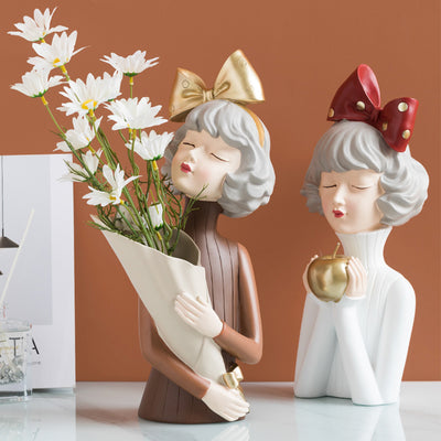 Fashion Girl Resin Statue