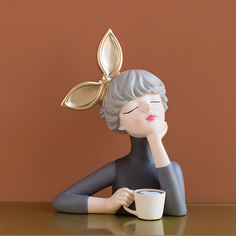 Fashion Girl Resin Statue